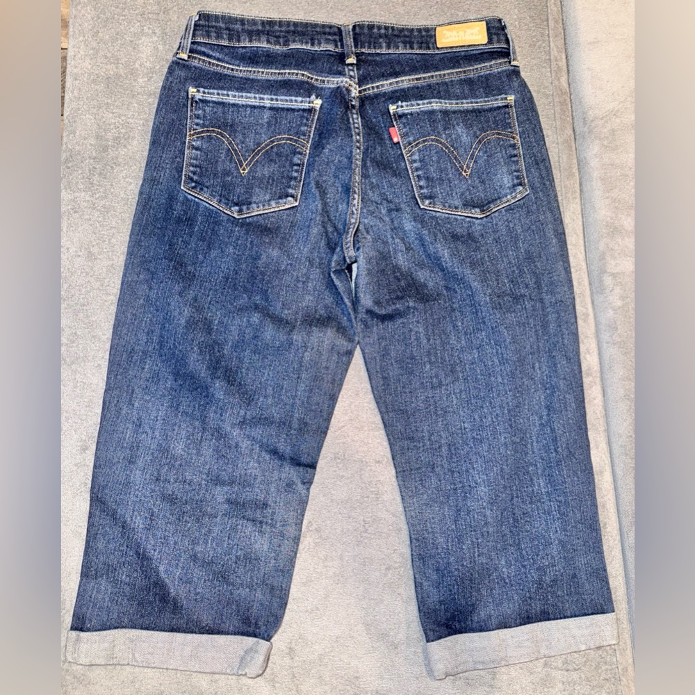 Levis Strauss- Women’s Classic Blue Denim Cuffed Capris Size 6 - Picture 4 of 15